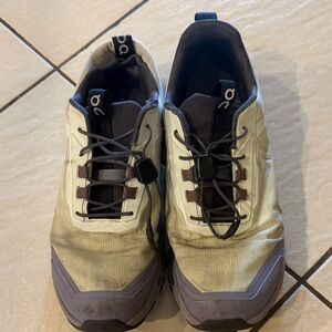 On Running Cloudtrail Men’s Sneakers — Cream & Purple Accents